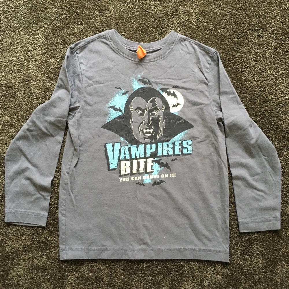 Vampires Bite Boys gray long sleeve t shirt M 8/10